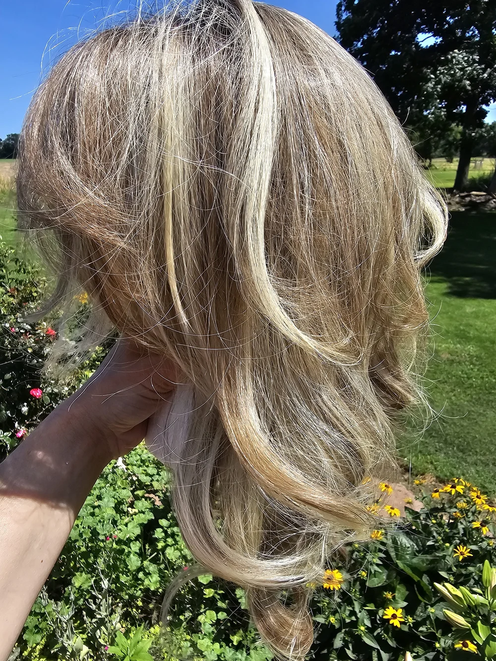 Blonde Layered Women's Wig with Soft Waves